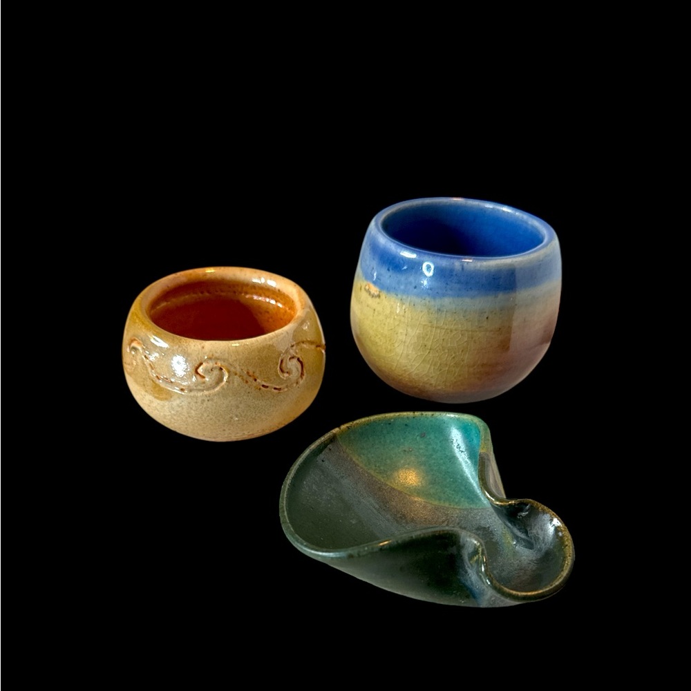 Set of 3 Handcrafted Pottery Accent Bowl Set - Blue, Green, and Tan. (3-M)
